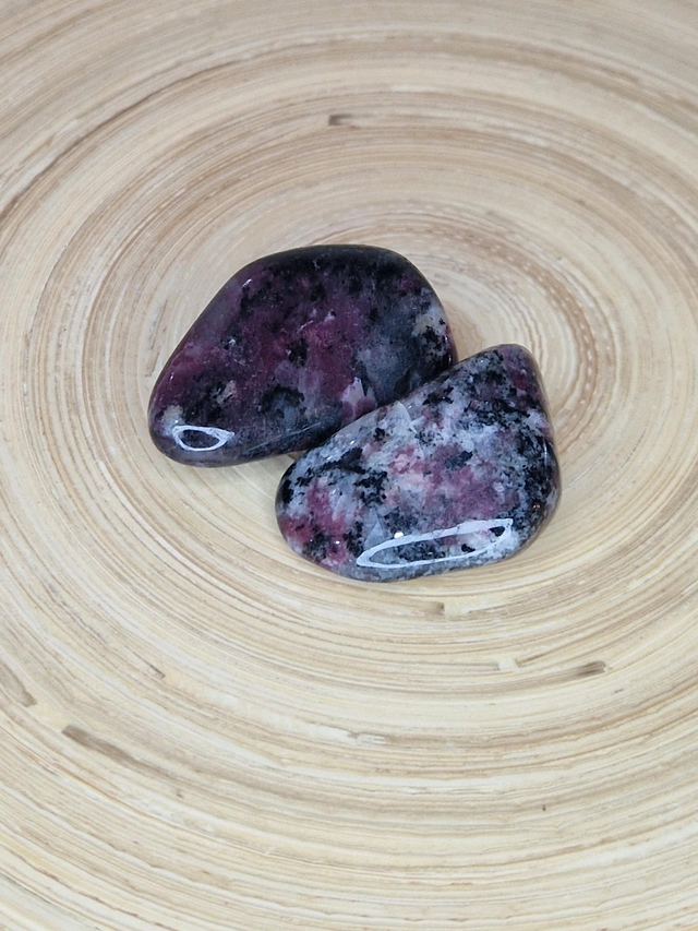 Eudialyte - Pierre roulée