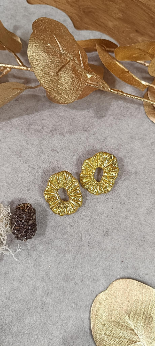 Grosses puces dorées