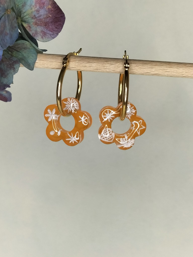 Boucles créoles et pampilles fleurs oranges