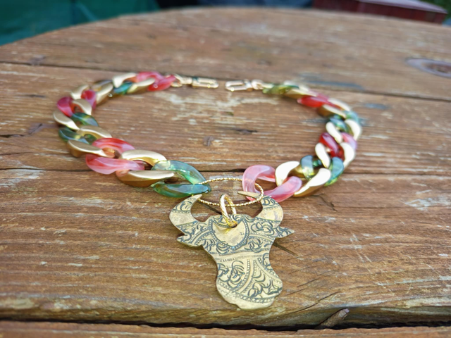 Collier en grosses mailles en acrylique Swarna-Rasa