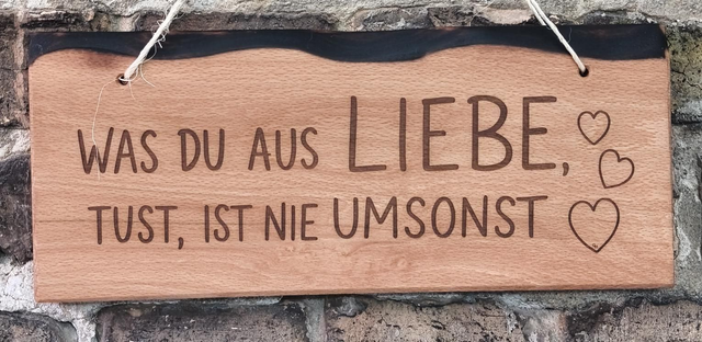 Holzschild Buche massiv 32x13 cm geölt – Wanddeko Spruch „Was du aus Liebe tust“ | Lasergravur Geschenk Deko Schild


