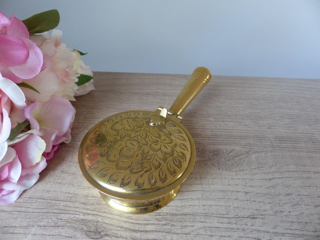 Ramasse-Miettes Vintage en Laiton Gravé – Majordome Silencieux des Années 1960, Artisanat Indien Élégant, Objet Décoration Table