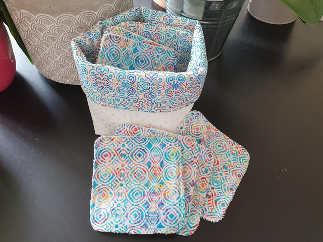 panière et lingettes