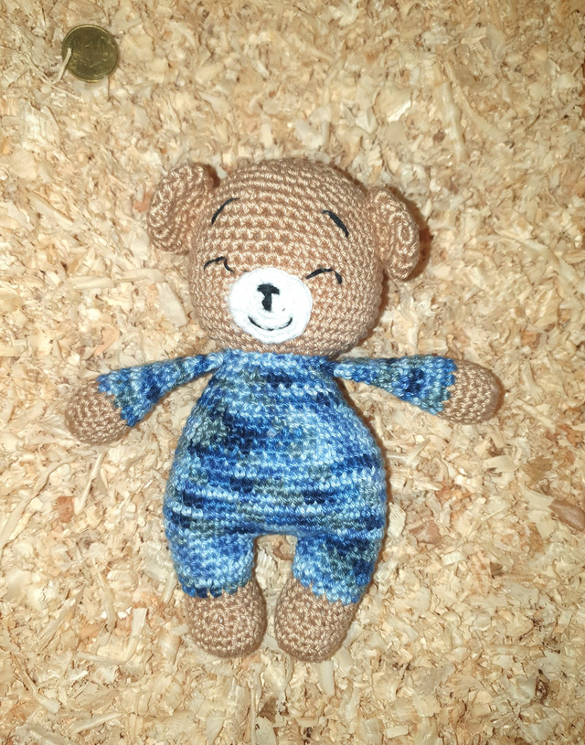 Eden en pyjama bleu camouflage