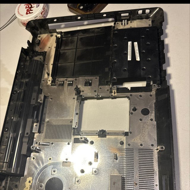 1073-Sony Vaio Untergehäuse Basecover Bodenwanne – Modell PCG-81412M – Schwarz Ersatzteil