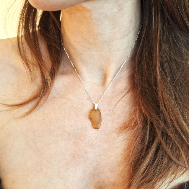 Île Orange ambré - collier en argent et verre marin