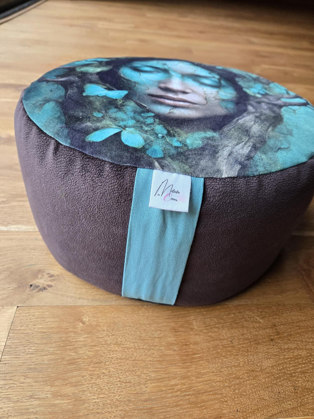 Zafu sacré, coussin de méditation Femme arbre