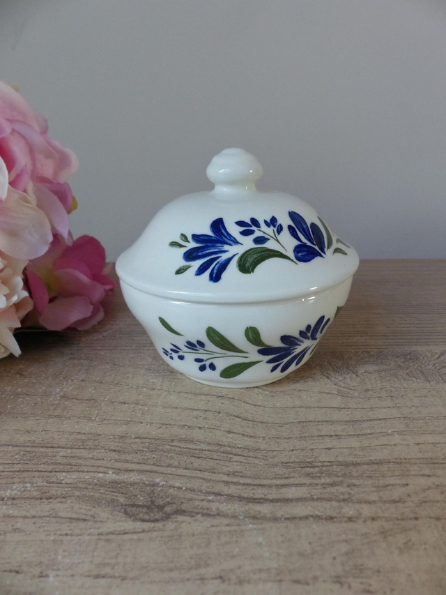 Sucrier avec couvercle « Salzburg » Churchill – Charme de la ferme anglaise – Motifs floraux bleu et vert, fabriqué en Angleterre vintage