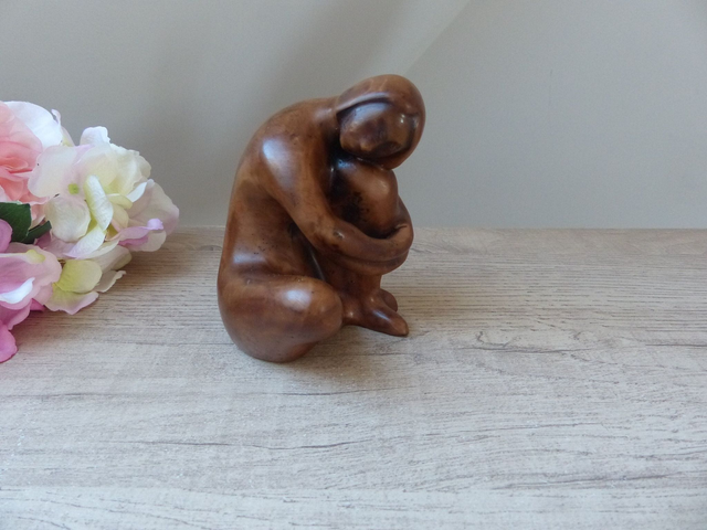 Sculpture Vintage Femme Nue en Résine Marron – Figurine Stylisée Assise – Objet d’Art Déco ou Presse-Papier – Cadeau Élégant