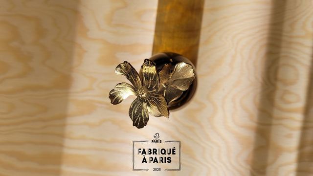 Vase Eterne - Laiton ciselé, verre et liège surcyclés