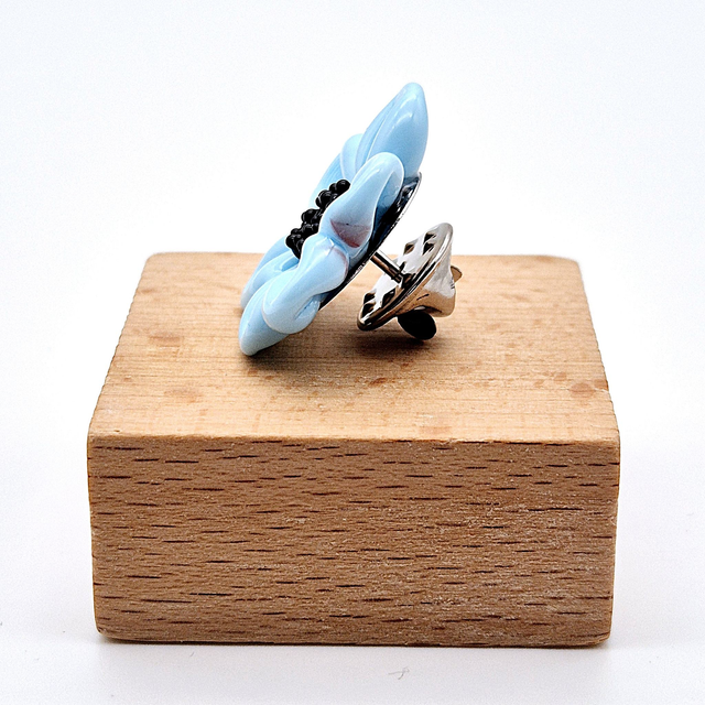 Pin's Marguerite bleue 2