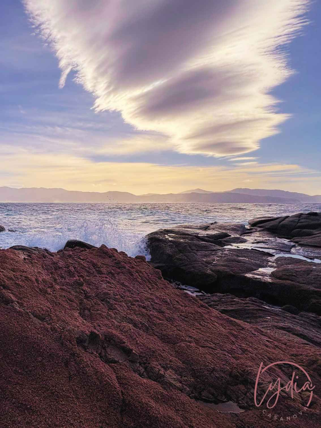 Sur les sentiers de Sagone, le nuage et le rocher