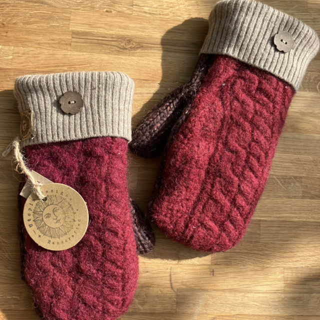 Red &amp; Beige Mittens