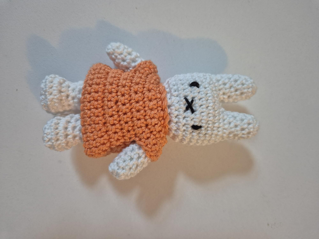 Miffy et sa robe orange