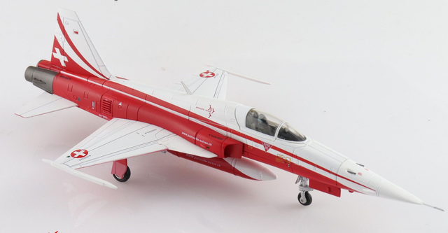 F-5E Tiger II Patrouille Suisse 2025 mit Decals Pilotennamen und Flugzeugnummern