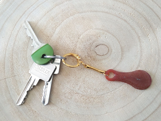 Porte-clés jeton de caddie rouge pailleté