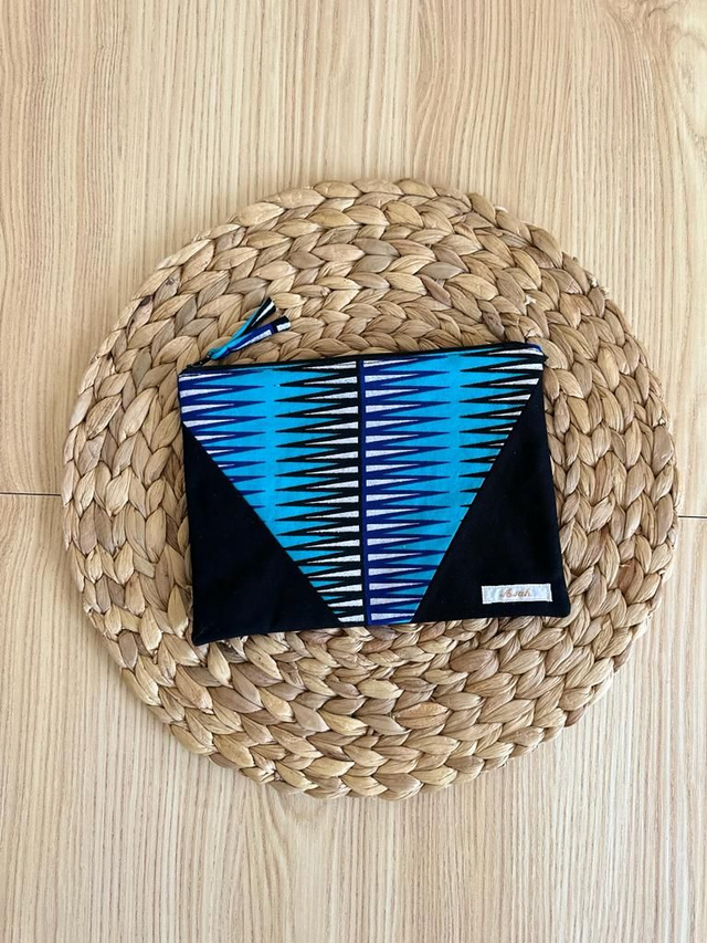 Pochette/Trousse plate modèle bleu/argenté