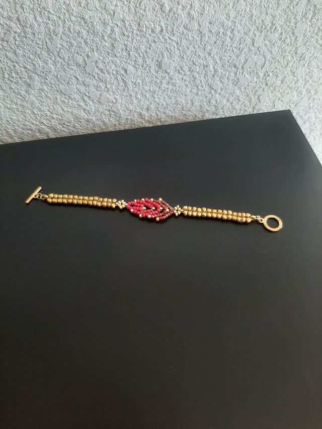 bracelet feuille tissé en perle rocaille doré , rouge- nuance  fermoir OT		 		
