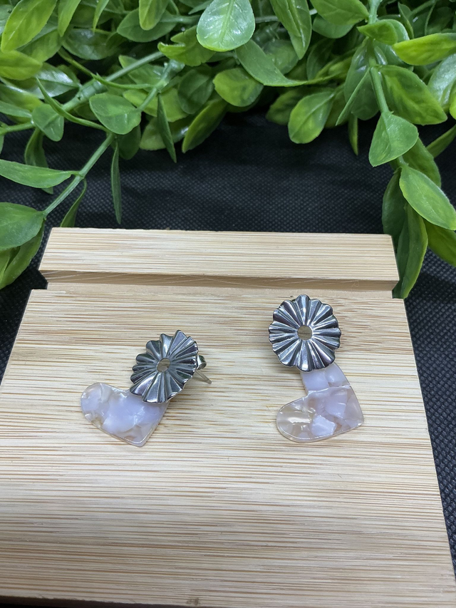 Boucles d'Oreilles Cœur Marbré et Puce Soleil Argentée - Fait Main