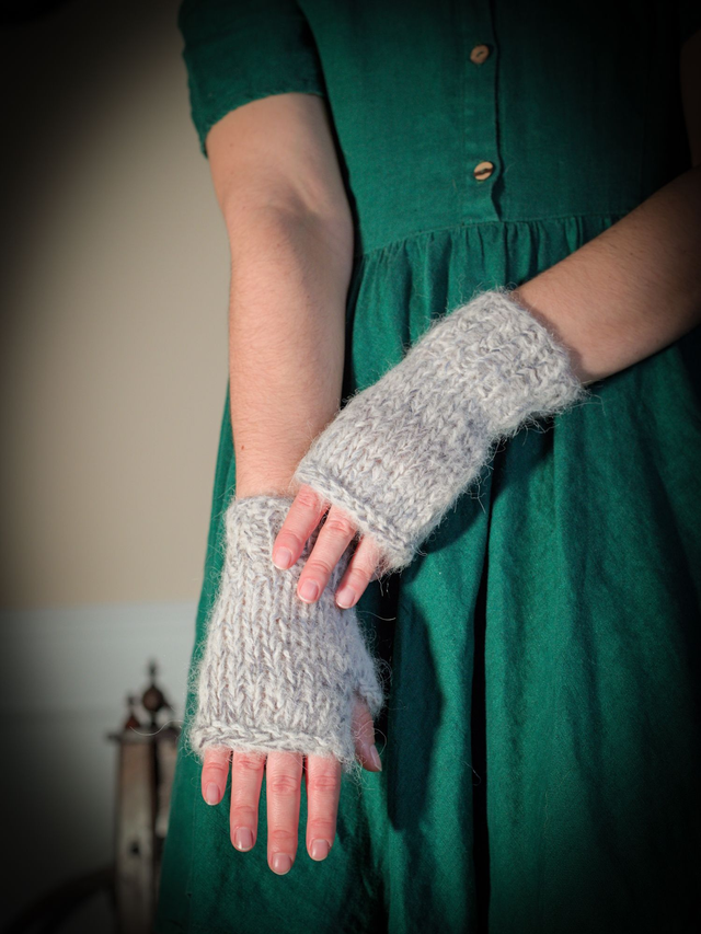 Mitaines en laine beige clair et nuances de gris