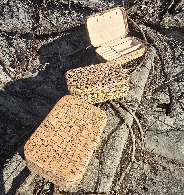 Boîte à bijoux rectangulaire en tissu de liège imprimés métallisés (3 imprimés à choix)