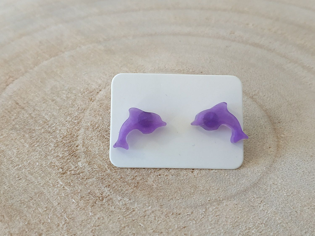 Boucles d'oreilles clous dauphin violet