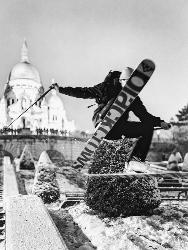 Le saut à ski devant le Sacré-Cœur
