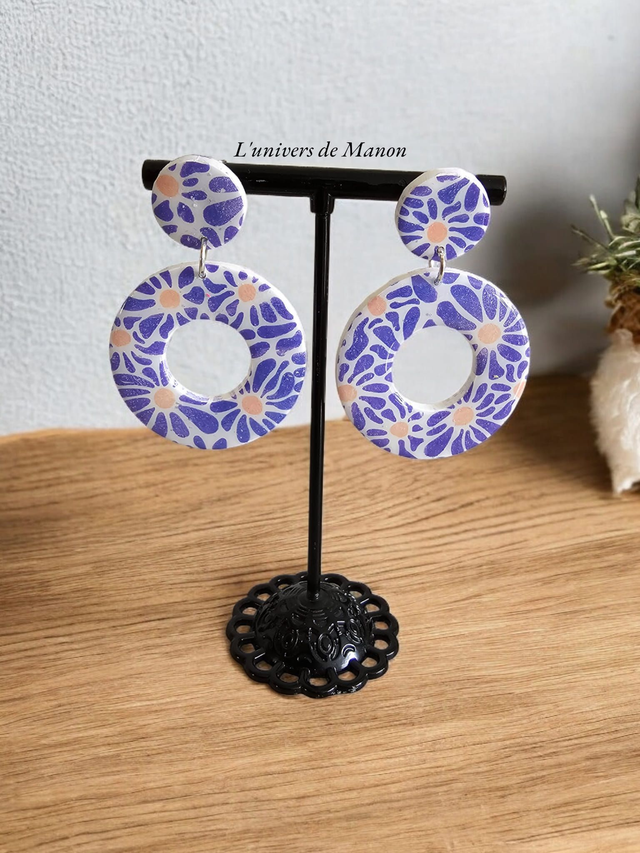 Boucle d&#039;oreille fleurie 