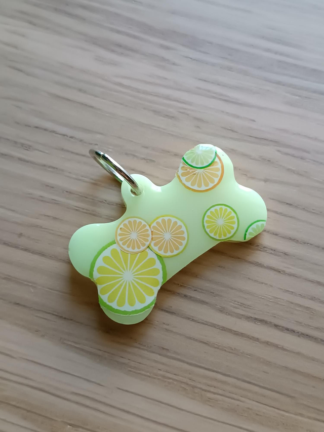 Chapa S - Nombre en Vinilo Negro