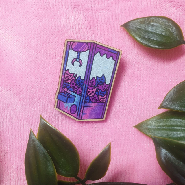 Claw Machine Wooden Pin Badge 