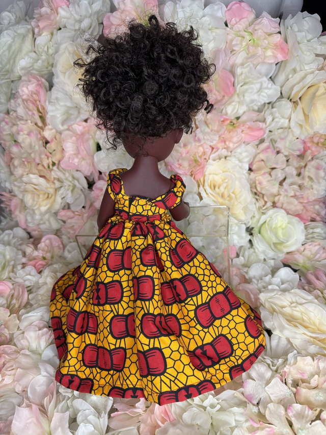 Poupée Habillée d'une Jupe et Haut en Wax Jaune et Rouge Fait main