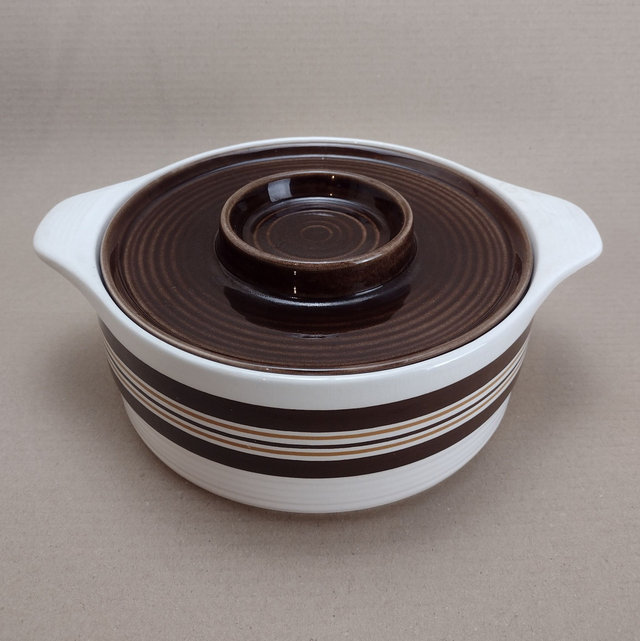 Arklow | Ronde Dekschaal Serveerschaal &#039;Studio Kraft&#039; (diameter 21,0 | hoogte 8,0 | totale breedte 26,0 cm ) crème bruine kleur | Vintage