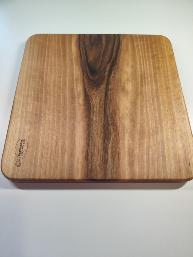 Planche carré Anterne en noyer . 33 x 33 cm