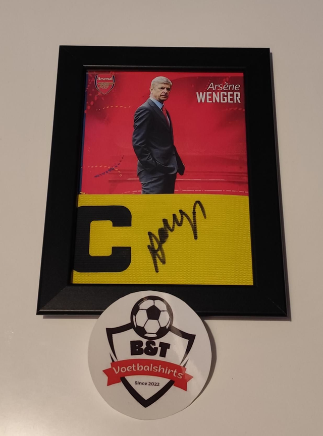 Gesigneerde aanvoerdersband van Arsène Wenger