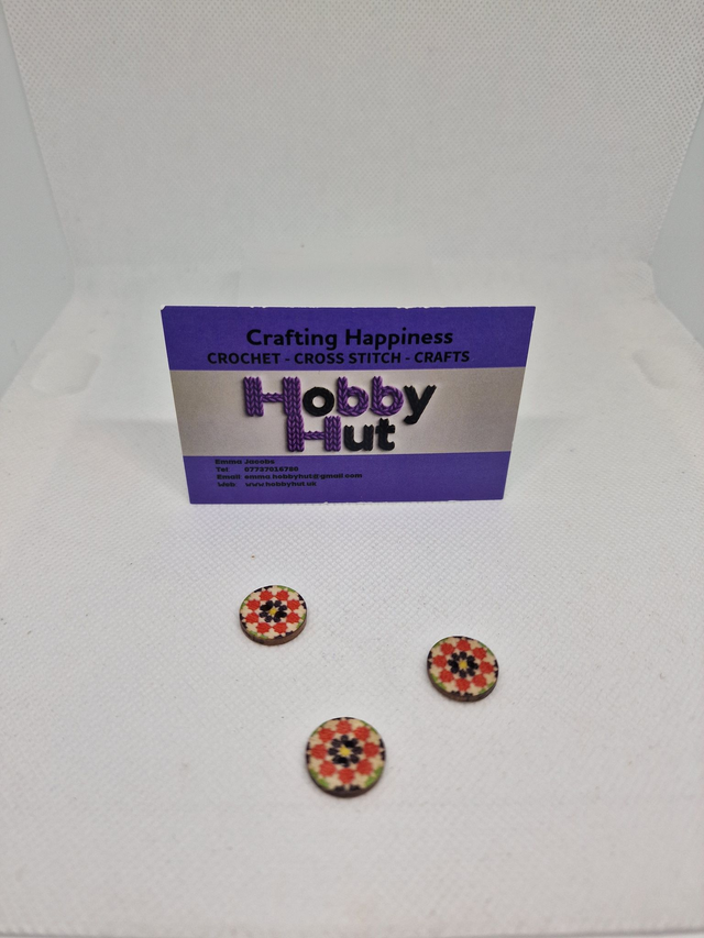 Vintage Style Buttons (24) 1.5cm