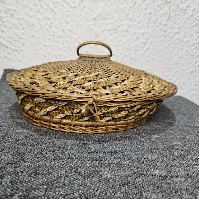 Boite en vannerie 1970