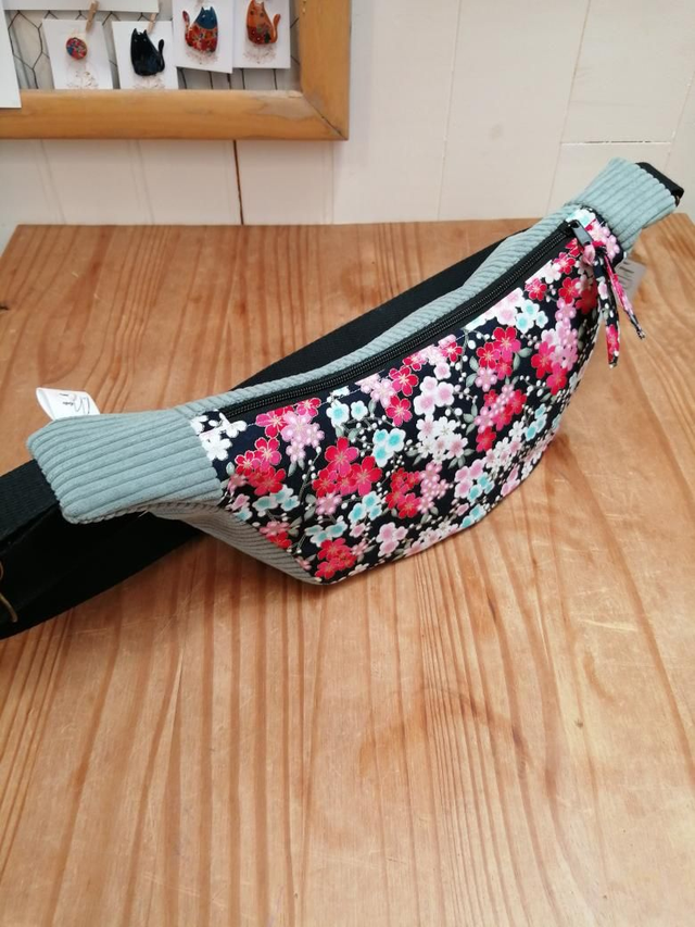 Sac pastèque velours gris fleuri fushia