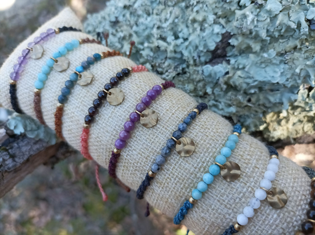 Bracelet « Ysé » ~ Pierres naturelles & petite breloque texturée