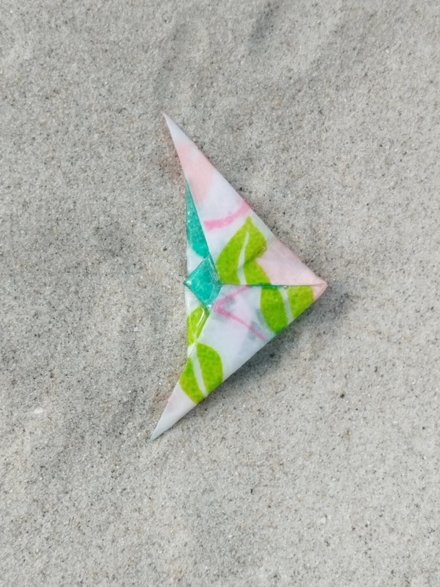 Broche Cerf-volant à motifs floraux