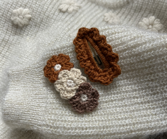 Paire barrette fleurs &amp; chêne 