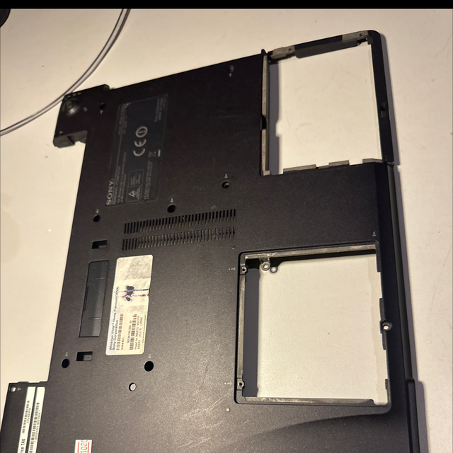 1070-Sony Vaio Untergehäuse Basecover Bodenwanne – Modell PCG-7V2M – Schwarz Ersatzteil