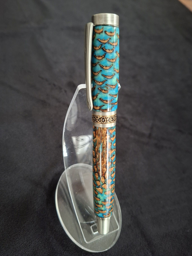 Stylo plume Powerstar en résine bleue, verte et pommes de pin