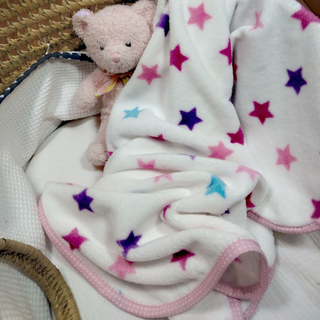 Couverture doudou étoiles rose bleue et mauve 