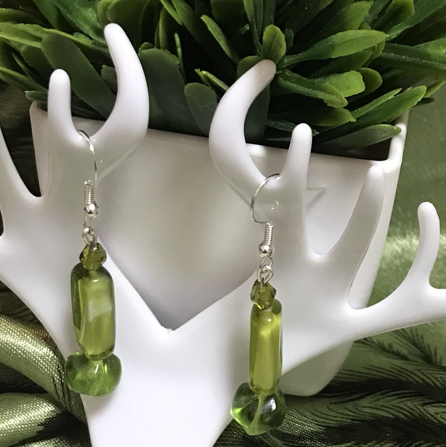 Green Dangling Earrings- GDE34