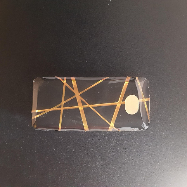 Broche rectangle collection élégance fond brun et décor graphique or irisé et pastille or irisée