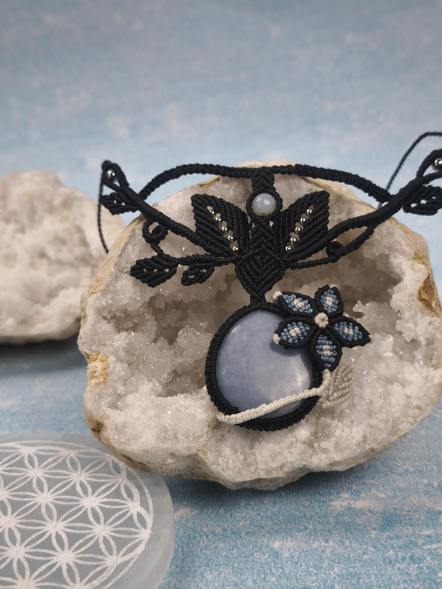 Collier fleur opale bleue