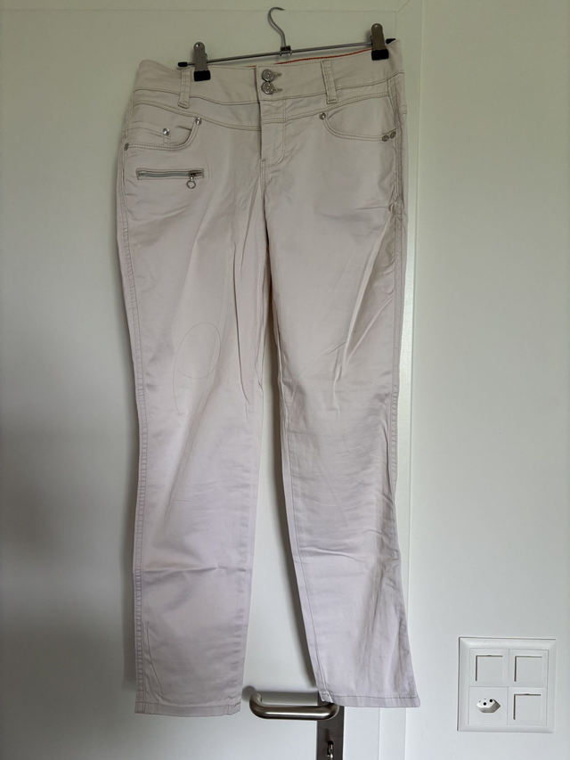 Street one pantalon blanc et orange “Life is a connexion of magnificient moments” Style Yulius (45)