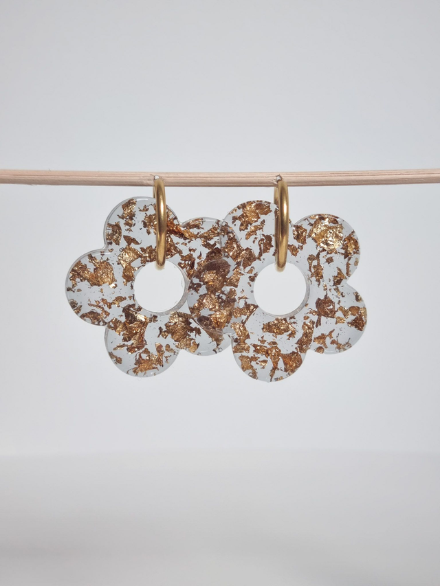 Grande fleur : feuilles dorées