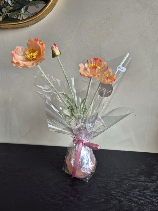 Vaasje gevuld met Cosmea