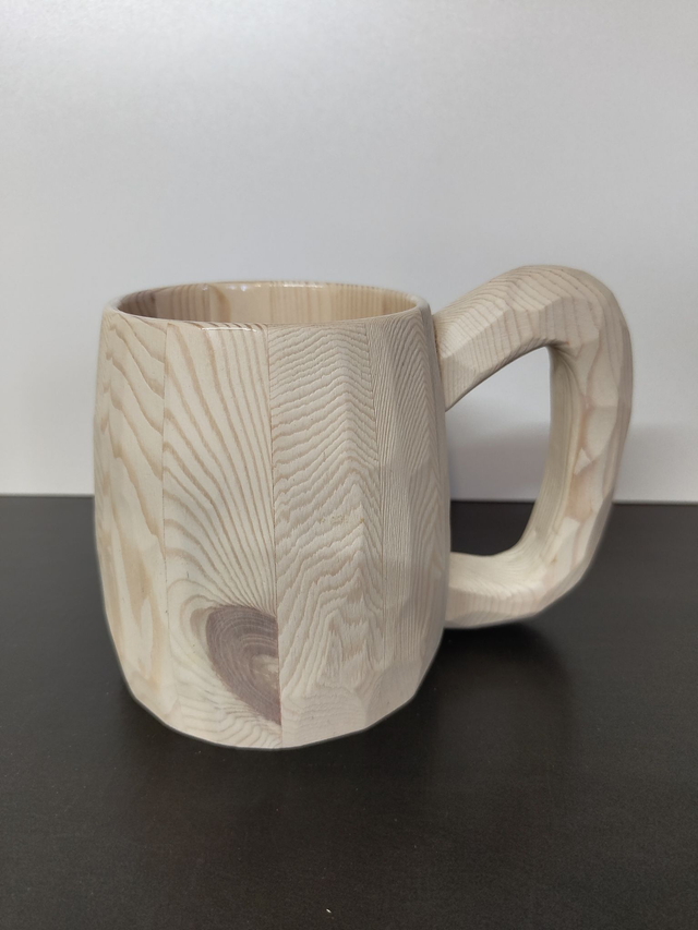 Lichtstamm – Handgefertigter Holzbecher mit Henkel 0,5 Liter